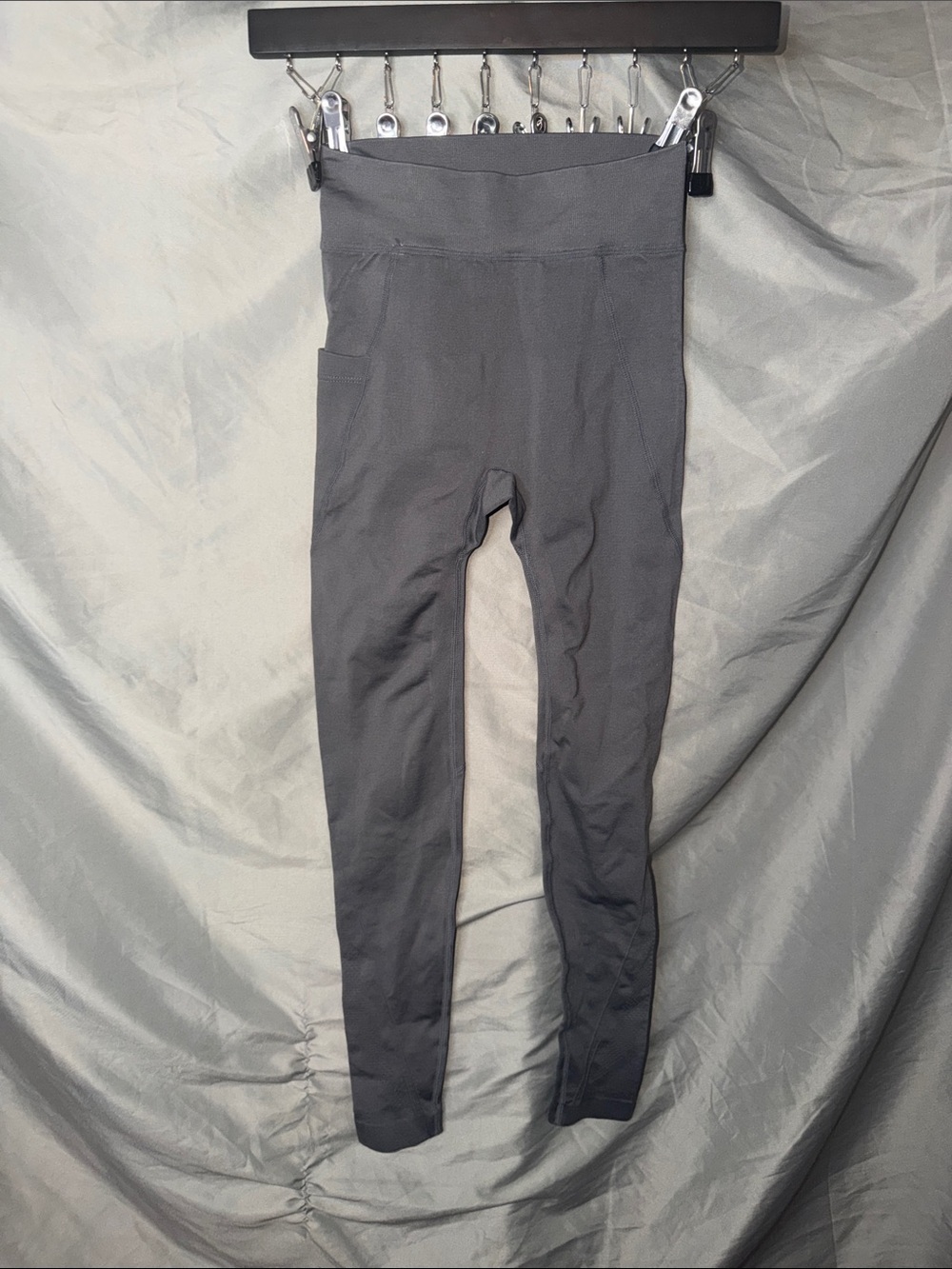 High-Waist Gray Leggings with Side Pocket